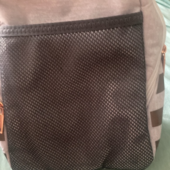 A lunch bag - Picture 3 of 3